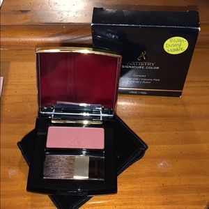 Artistry Blush NEW